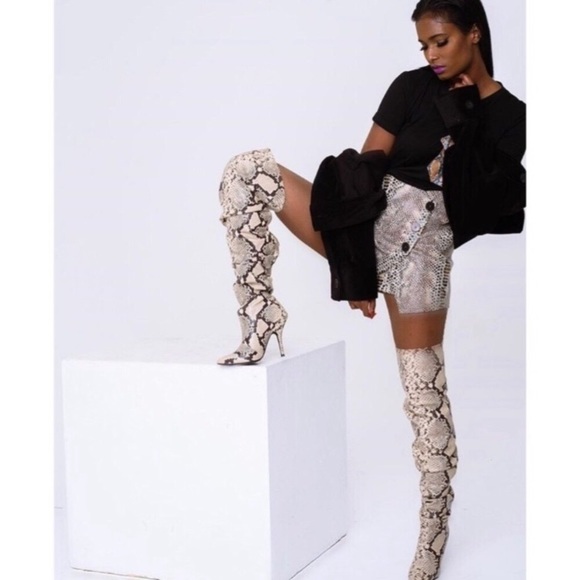 Boots - Picture 3 of 6